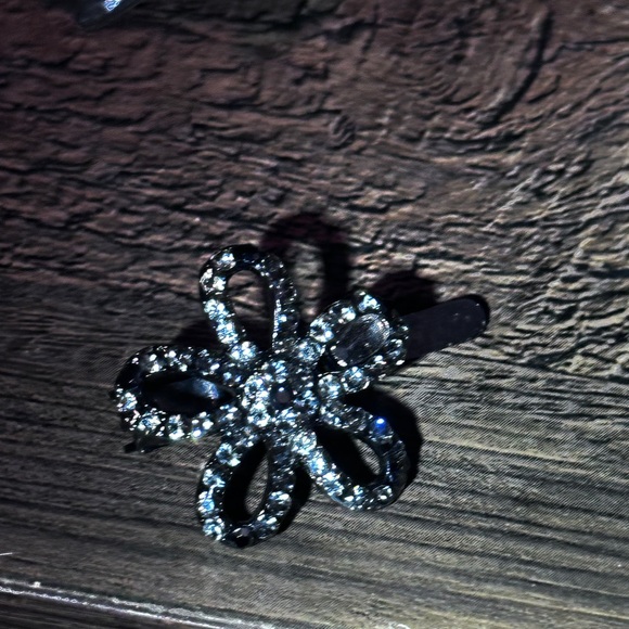 Swarovski crystal Hand Made magnetic Flower Barrette hair clips. 0.75 inches. - Picture 8 of 12